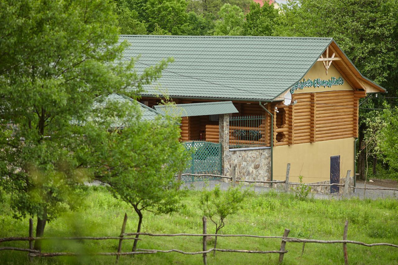Chudodievo In Chynadievo Mini-Hotel Chynadiyovo Bagian luar foto